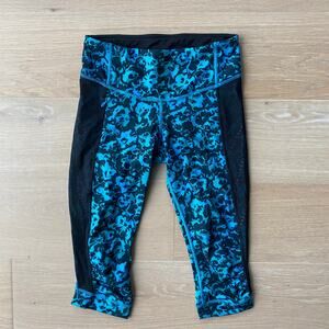 Lululemon Stop At Nothing Crops in Fleur Sombre Kayak Blue Dragonfly/Black sz 4